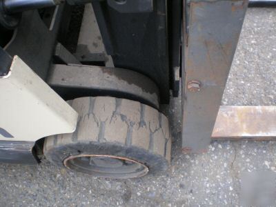 Crown electric three wheel forklift lift truck 3000 lbs