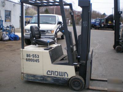 Crown electric three wheel forklift lift truck 3000 lbs