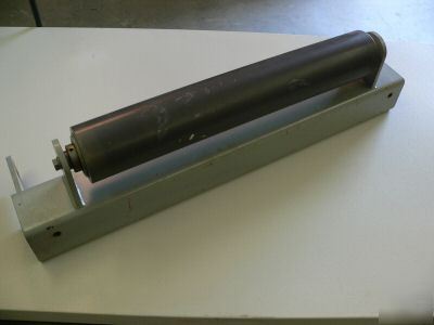 Mounted dead shaft steel idler roll 24