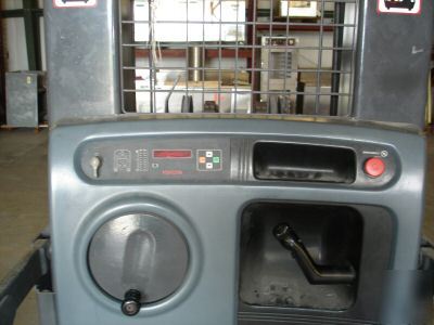Order picker forklift toyota