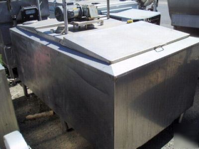 Tank, 600 gallon, s/st, horiz, 4' x 6', agitated,