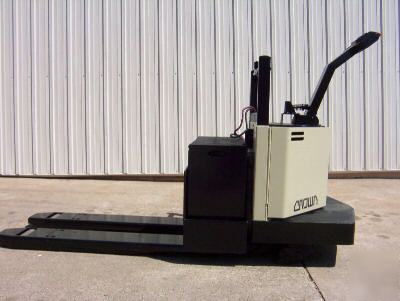 1989 crown walkie pallet jack 6000LB used #3019