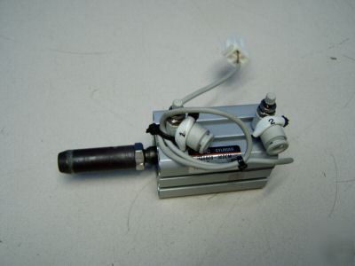 Smc cylinder m/n: CDQSB20-30DCM-A93S - used