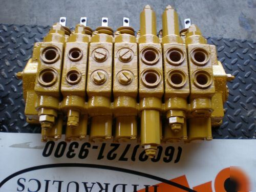 Caterpillar main hydraulic valve-416 c backhoe loader