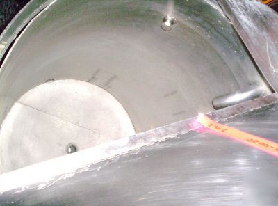 Stainless steel tank, 250 gallon, with center drain