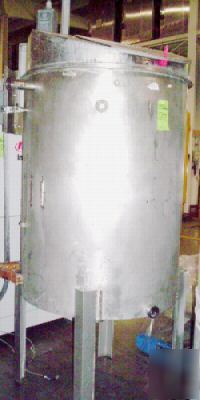 Stainless steel tank, 250 gallon, with center drain