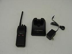 Motorola SP50 10CH handheld radio w/charger & battery